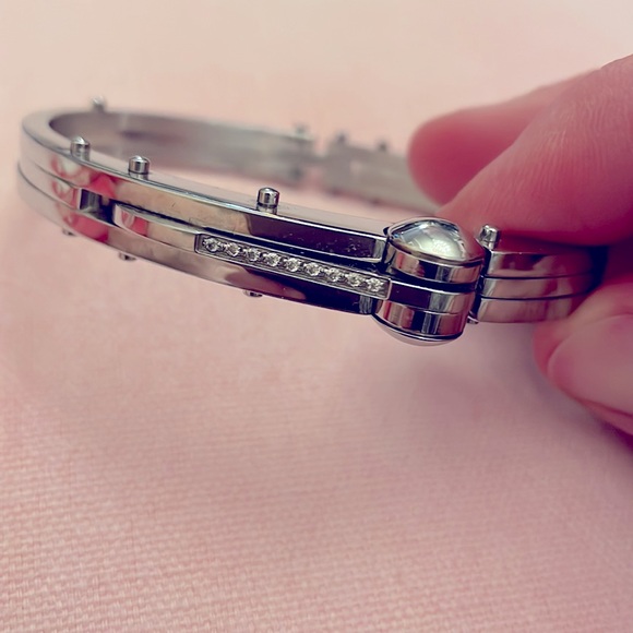 Stainless steel faux handcuff bracelet bangle with cubic zirconias rhinestones - Picture 4 of 8